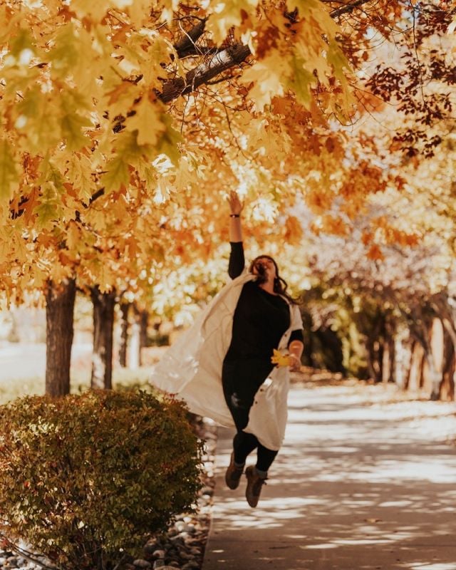 We're jumping for joy that these leaves are hanging on! Enjoy this last week of our colorful downtown. 🍂 

📷 @wildpeakphoto