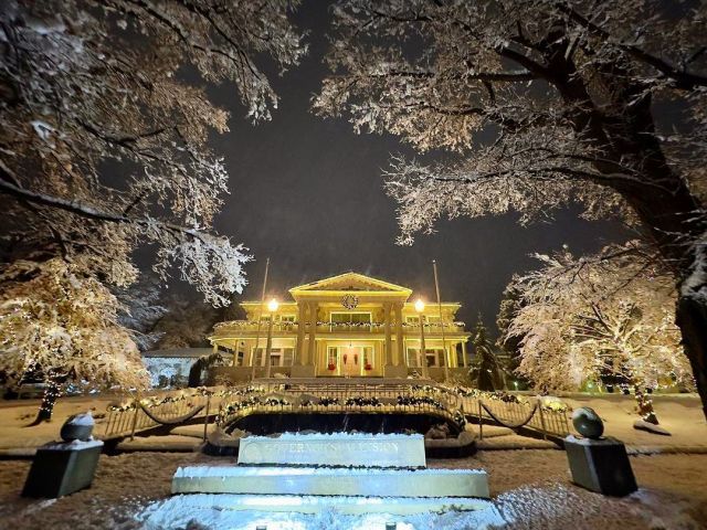 “Happy new year! Nice big snow to welcome the new year in our state capital!”

📸 @nvwolfephotography